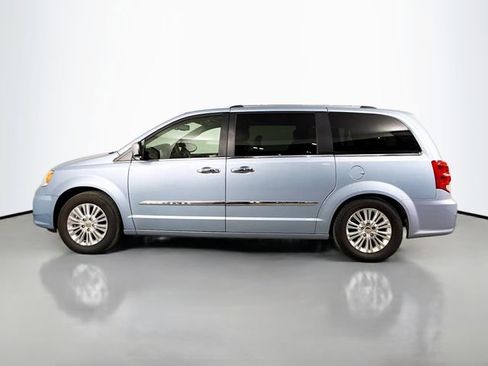 Used 2013 Chrysler Town & Country Limited w/ Luxury Group FWD image 8