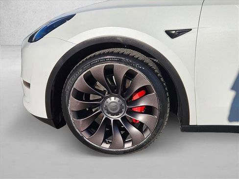 Used 2022 Tesla Model Y Performance image 21