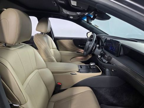 Used 2022 Lexus LS 500 AWD w/ Accessory Package (Z2) image 33