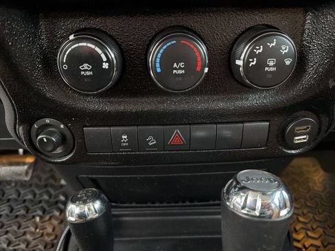 Used 2015 Jeep Wrangler Unlimited Sport w/ Quick Order Package 24S AWD/4WD image 50