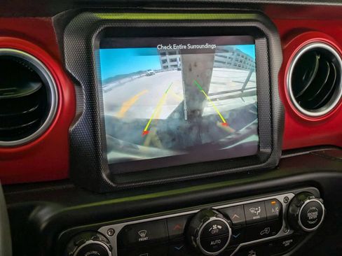 Used 2023 Jeep Wrangler Unlimited Rubicon AWD/4WD image 16