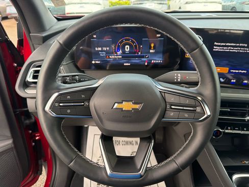 Used 2026 Chevrolet Traverse LT FWD image 8