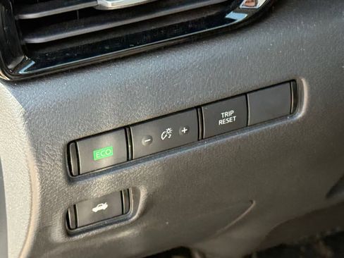 Used 2025 Nissan Sentra SV FWD image 18