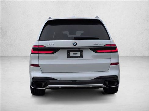 Used 2026 BMW X7 xDrive40i w/ M Sport Package AWD/4WD image 8