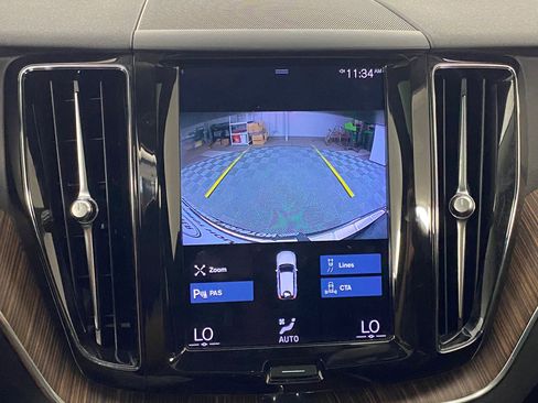 Used 2021 Volvo XC60 T5 Momentum w/ Premium Package image 26