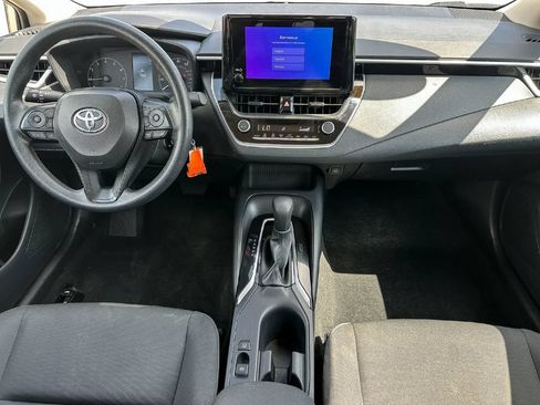 Used 2025 Toyota Corolla LE FWD image 11