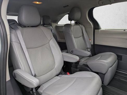 Certified 2022 Toyota Sienna Limited image 20