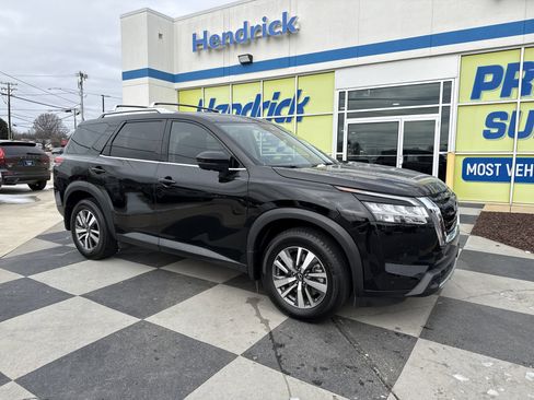 Used 2024 Nissan Pathfinder SL image 2