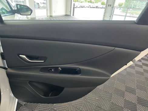 New 2026 Hyundai Elantra Limited FWD image 36