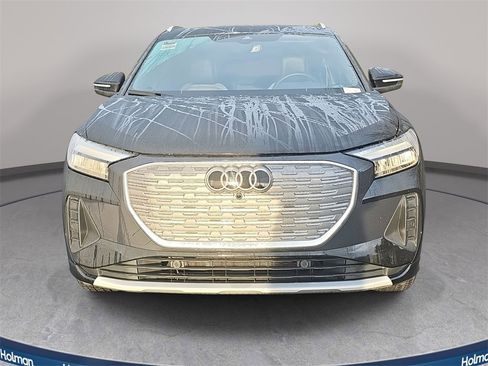 Used 2023 Audi Q4 e-tron Premium Plus image 2
