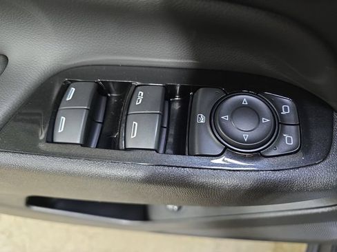 Used 2024 Chevrolet Equinox Premier AWD/4WD image 31