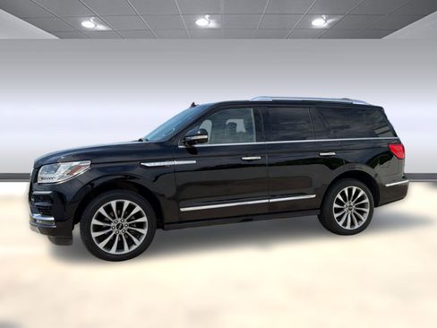 Used 2018 Lincoln Navigator Select AWD/4WD image 2