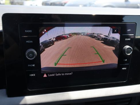 Used 2025 Volkswagen Jetta SE FWD image 32