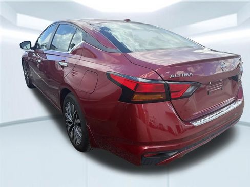 Used 2023 Nissan Altima 2.5 SV w/ SV Premium Package FWD image 10