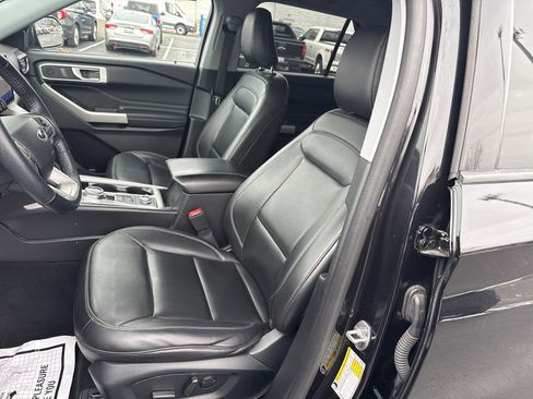 Used 2022 Ford Explorer XLT w/ Equipment Group 202A image 20