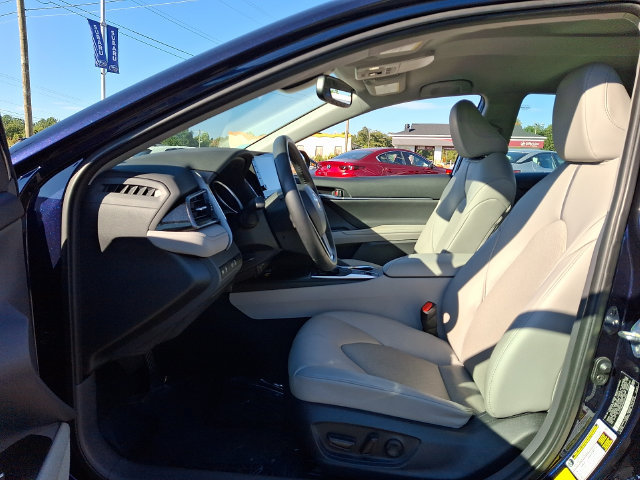 Used 2022 Toyota Camry XLE FWD image 13
