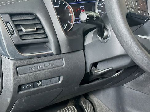 Used 2023 Nissan Rogue S image 17