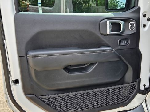 Used 2021 Jeep Wrangler Unlimited Sahara AWD/4WD image 14