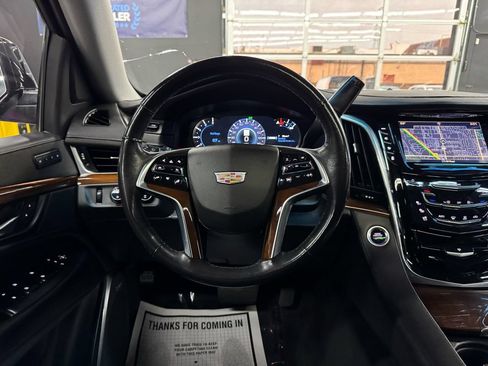 Used 2020 Cadillac Escalade ESV Luxury w/ Escalade Sport Edition AWD/4WD image 36