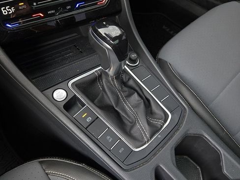 Used 2025 Volkswagen Jetta SE w/ Sunroof Package FWD image 15