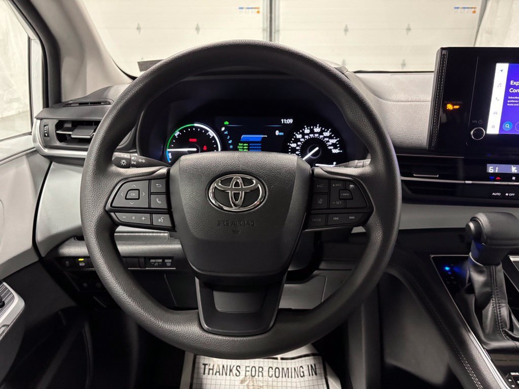 Used 2026 Toyota Sienna LE FWD image 18
