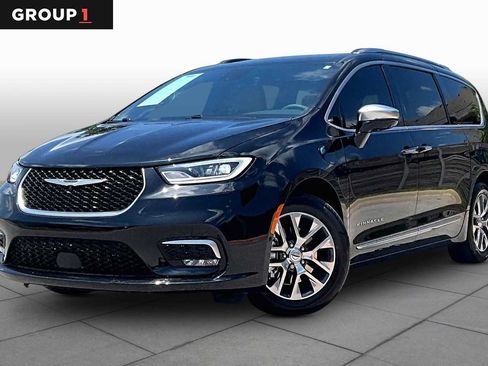 Used 2023 Chrysler Pacifica Pinnacle FWD image 1