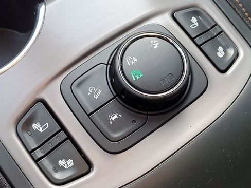 Used 2022 GMC Terrain AT4 image 25