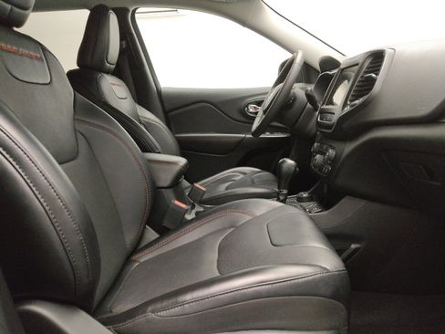 Used 2022 Jeep Cherokee Trailhawk w/ Premium Leather Package AWD/4WD image 21