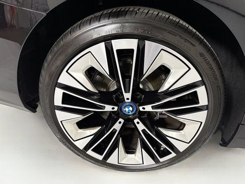 Used 2025 BMW i5 eDrive40i w/ Premium Package RWD image 33