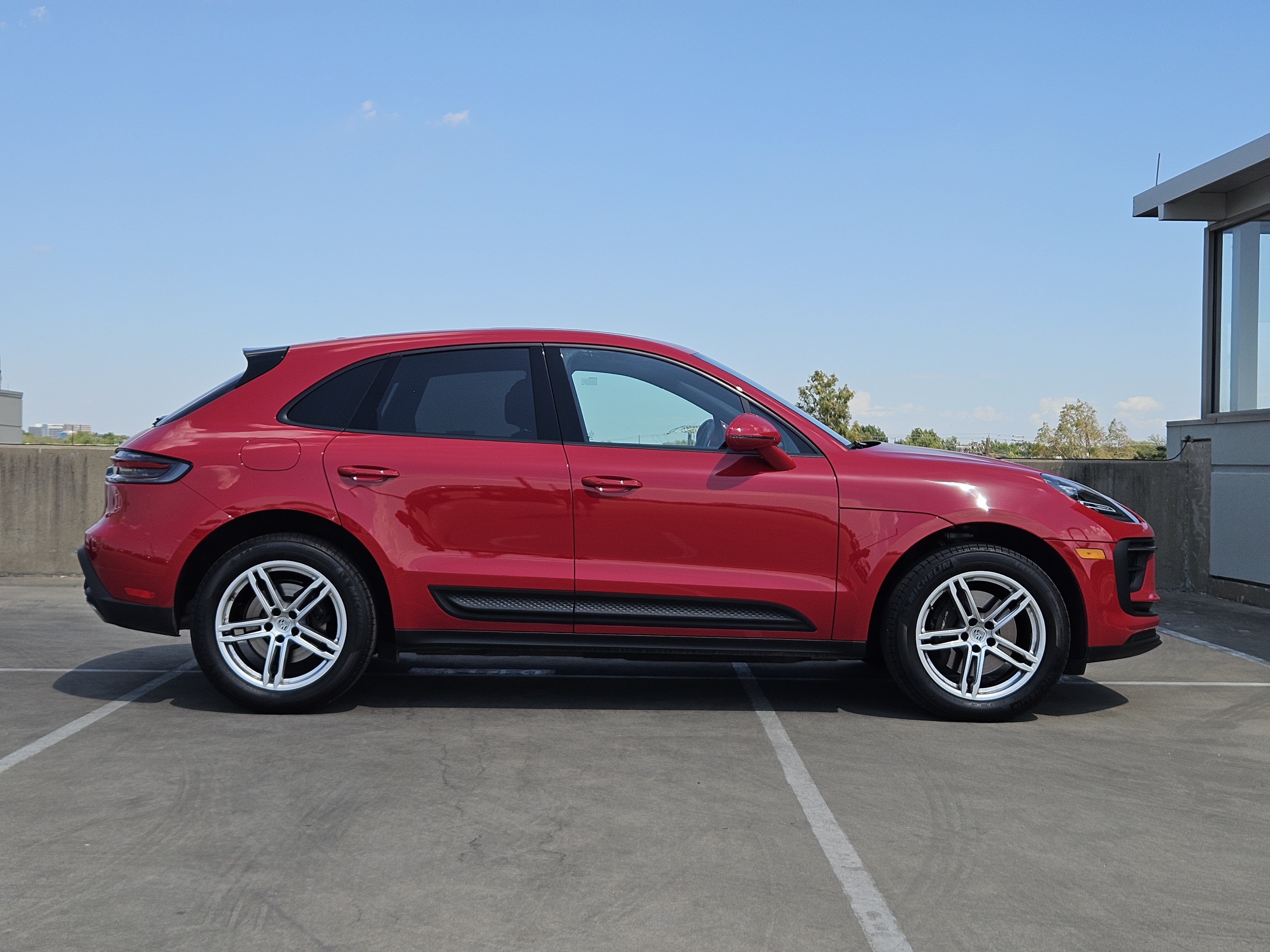 Certified 2026 Porsche Macan AWD/4WD image 9