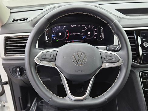 Certified 2023 Volkswagen Atlas SE w/ Panoramic Sunroof Package AWD/4WD image 18