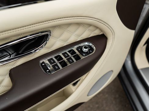 Certified 2022 Bentley Bentayga image 25