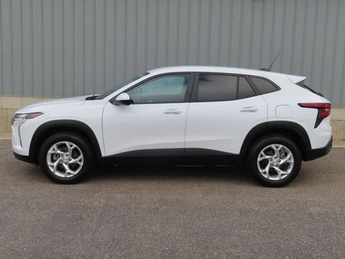 Used 2024 Chevrolet Trax LS w/ LS Convenience Package FWD image 7