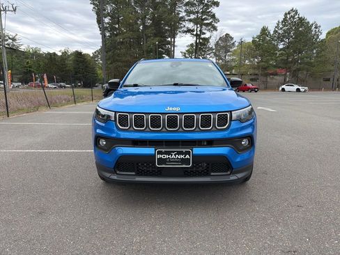 Used 2023 Jeep Compass Latitude w/ Sun and Sound Group AWD/4WD image 4