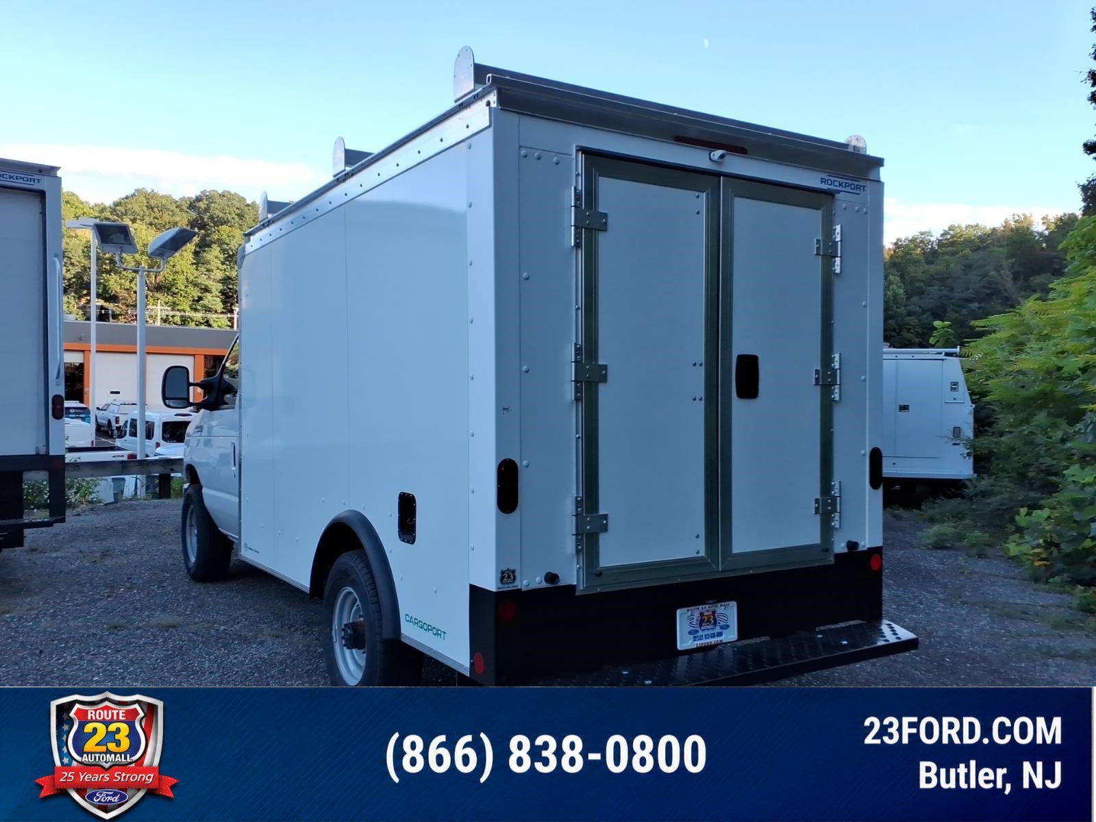 New 2027 Ford E-350 and Econoline 350 Super Duty w/ Power Equipment Group RWD image 5