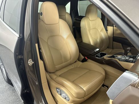Used 2016 Porsche Cayenne S w/ Premium Plus Package image 31