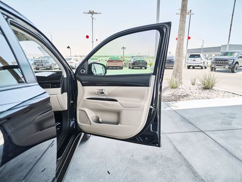 Used 2016 Mitsubishi Outlander SEL FWD image 11