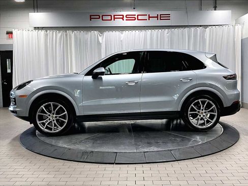 Used 2023 Porsche Cayenne image 2