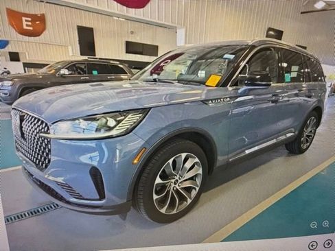 Used 2025 Lincoln Aviator Reserve w/ Illumination Package image 2