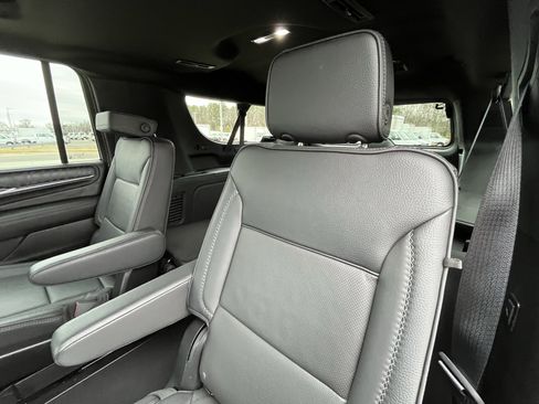 Used 2024 GMC Yukon XL Denali w/ Advanced Technology Package image 27