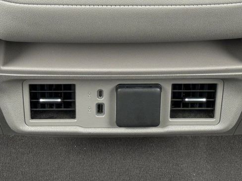 Used 2025 GMC Sierra 1500 SLT image 28