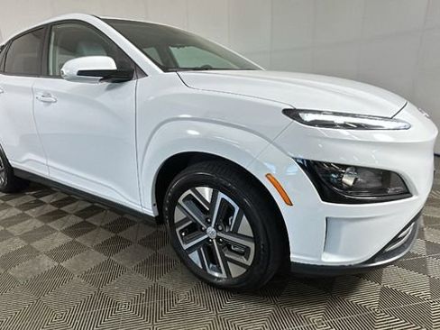 Used 2023 Hyundai Kona SE FWD image 2