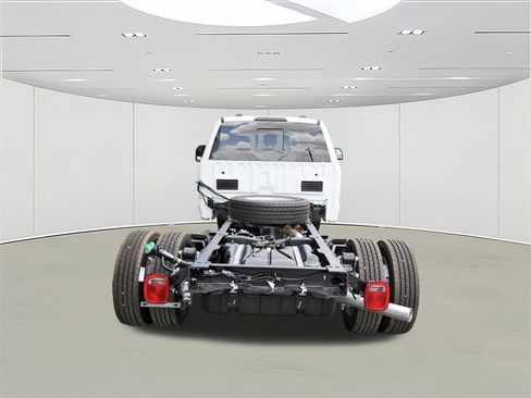 New 2025 Ford F550 4x4 Supercab Super Duty image 6