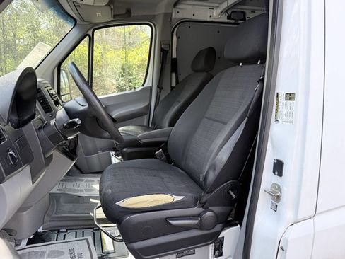 Used 2017 Mercedes-Benz Sprinter 2500 image 19