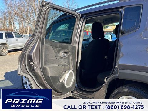 Used 2018 Jeep Renegade Latitude image 11