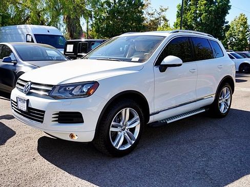Used 2014 Volkswagen Touareg Executive AWD/4WD image 9