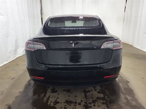 Used 2018 Tesla Model 3 Mid Range image 5