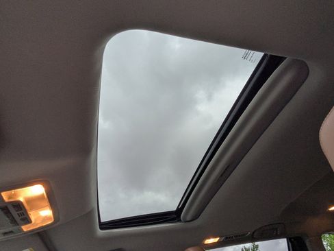 Used 2017 Toyota Highlander Limited image 28