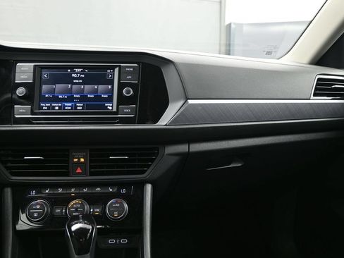 Used 2024 Volkswagen Jetta SE FWD image 19