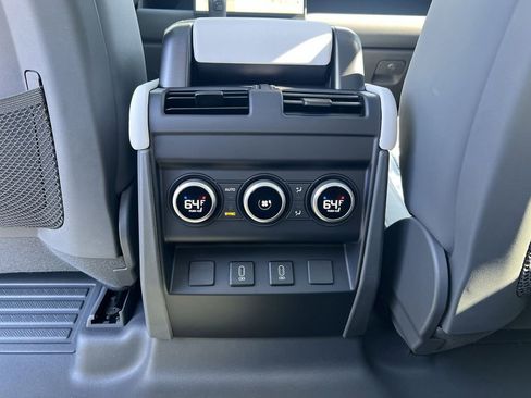 Used 2026 Land Rover Defender 110 X-Dynamic SE image 16